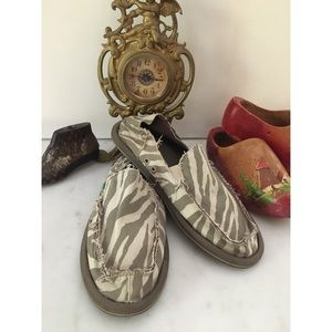 🌴Sanuk Zebra Print Canvas Gray Flats🌴